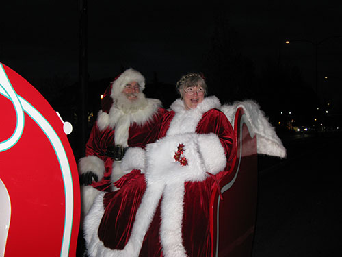 santa-ed-mrs-claus-sleigh-2